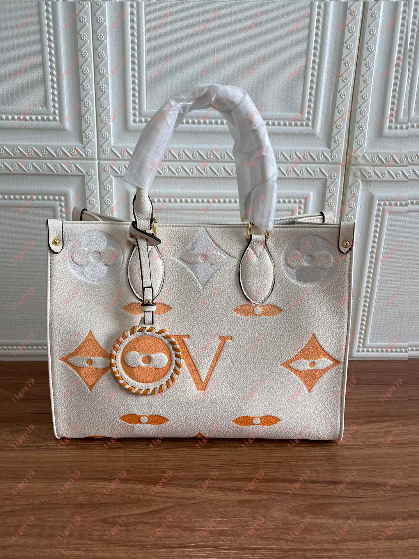 Fashion Women Bag Luxurys Designers Bags 2021 Casual Handbags Genuine Leather High Quality Womens Messenger Handbag Purse vD11
Fashion Women Bag Luxurys Designers Bags 2021 Casual Handbags Genuine Leather High Quality Womens Messenger Handbag Purse vD11