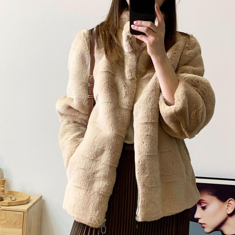 Women's Fur & Faux High Quality Mink Blended Leather Coat Short Furry Winter Warm Artificial Jacket, Black
Women's Fur & Faux High Quality Mink Blended Leather Coat Short Furry Winter Warm Artificial Jacket, Black