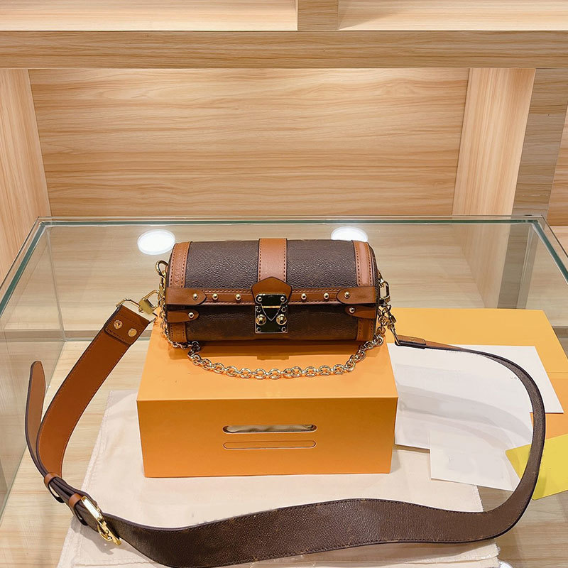 Handbag Women Luxurys Designers Bag 2021 Shoulder Bags Barrel-shaped Cross Body Classic Old Flower Fashion Letter Totes Detachble Straps Gol, No bags;make up the difference
Handbag Women Luxurys Designers Bag 2021 Shoulder Bags Barrel-shaped Cross Body Classic Old Flower Fashion Letter Totes Detachble Straps Gol, No bags;make up the difference