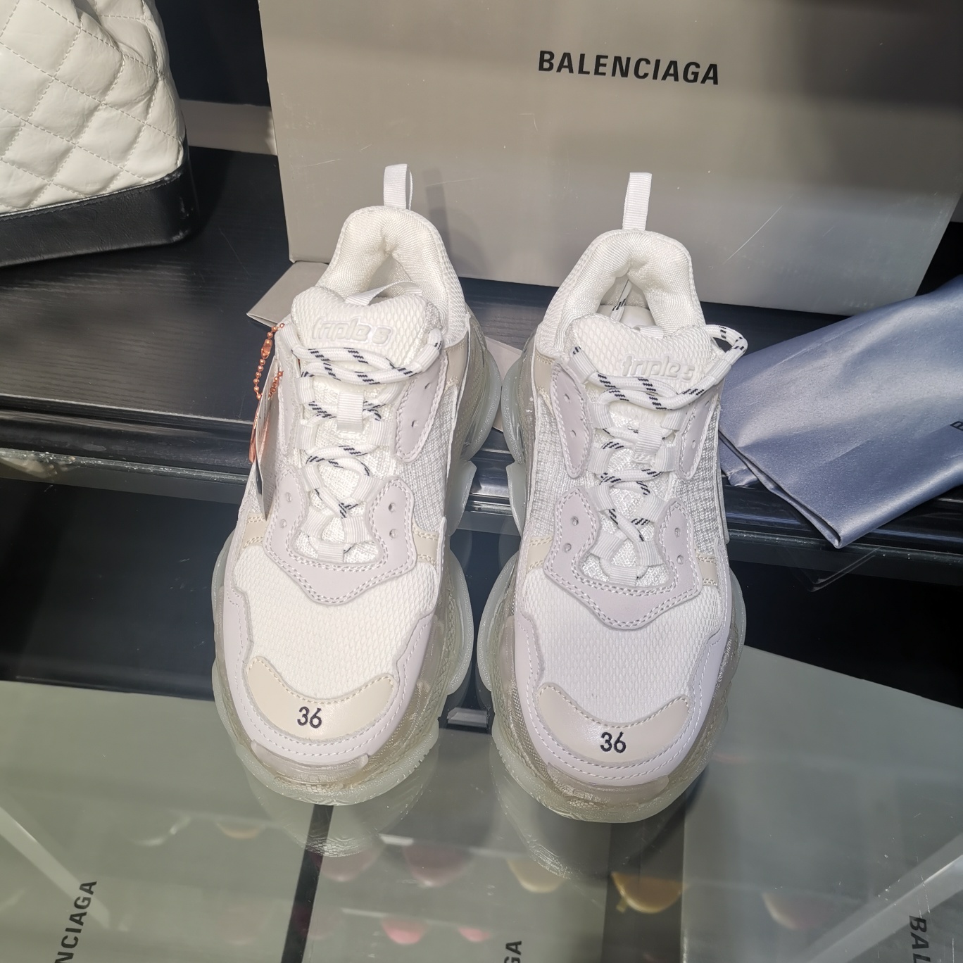 2021 Paris Casual Shoes Triple S Clear Sole Trainers Dad Shoe Sneaker Black Oversized Mens Womens Beige Top Quality Runners Chaussures Balencaiga, Orange
2021 Paris Casual Shoes Triple S Clear Sole Trainers Dad Shoe Sneaker Black Oversized Mens Womens Beige Top Quality Runners Chaussures Balencaiga, Orange