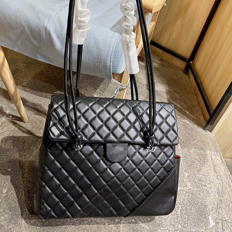 designer Vintage Lambskin Leather Tote Bags Quilted Top Handle Totes Silver Metal Hardware Luxury Large Classic Flap Shopping, Black
designer Vintage Lambskin Leather Tote Bags Quilted Top Handle Totes Silver Metal Hardware Luxury Large Classic Flap Shopping, Black