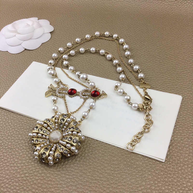 2020 Hot Brand Fashion Jewelry Women Vintage Pearls Chain Big Flower Pendants Red Crystal Necklace Party Fine Fashion Jewelry
2020 Hot Brand Fashion Jewelry Women Vintage Pearls Chain Big Flower Pendants Red Crystal Necklace Party Fine Fashion Jewelry