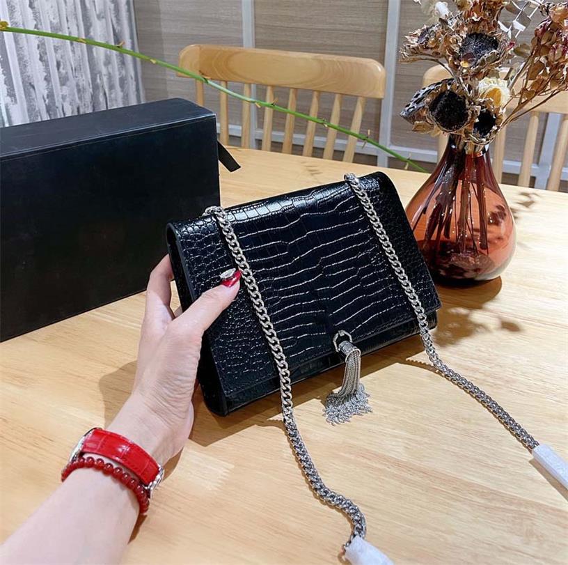 High quality designer bags lady shoulder bag handbag purse color inner clip classic stripe multifunctional large capacity
High quality designer bags lady shoulder bag handbag purse color inner clip classic stripe multifunctional large capacity