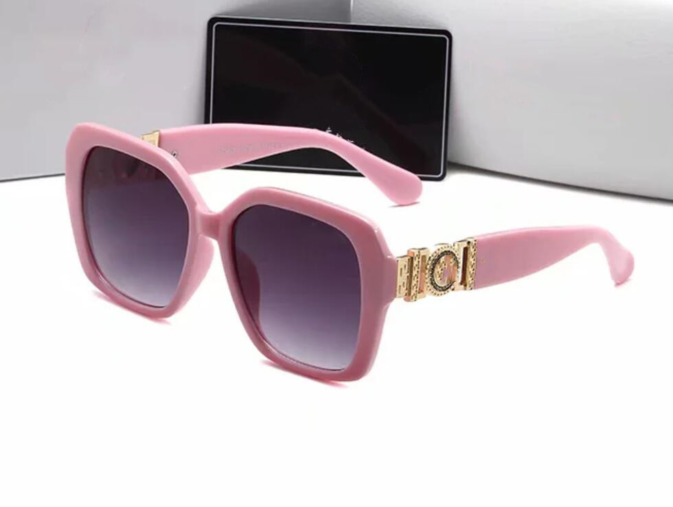 Designer Sunglasses For Women Fashion Gradual Color Retro Sun Glasses Beach Lady Summer Style Sunglasses Female Famous UV400
Designer Sunglasses For Women Fashion Gradual Color Retro Sun Glasses Beach Lady Summer Style Sunglasses Female Famous UV400