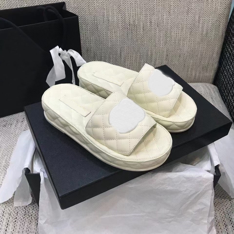Womens Fashionable Leather Slipper Luxury Designer Classic Pop All Sheepskin Rhomboid Pattern Thick Sole Slippers With complete packaging, Black
Womens Fashionable Leather Slipper Luxury Designer Classic Pop All Sheepskin Rhomboid Pattern Thick Sole Slippers With complete packaging, Black