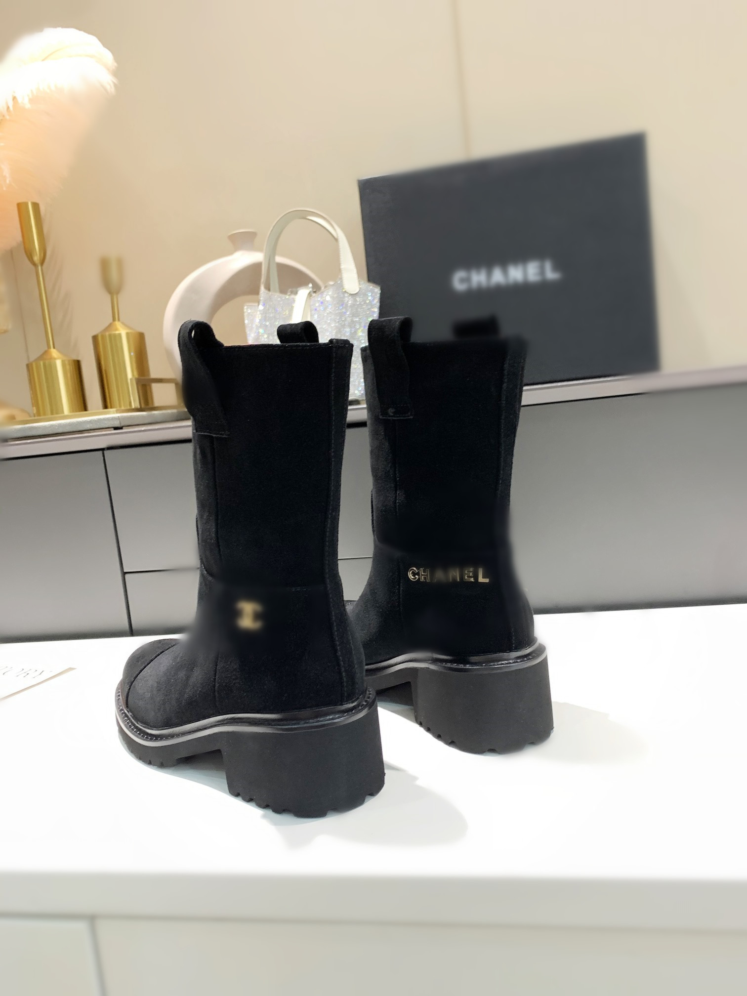 Designer boots latest fashion women's shoes luxury CHAN logo soft and comfortable all leather material high quality good matching size 35-41, Black
Designer boots latest fashion women's shoes luxury CHAN logo soft and comfortable all leather material high quality good matching size 35-41, Black