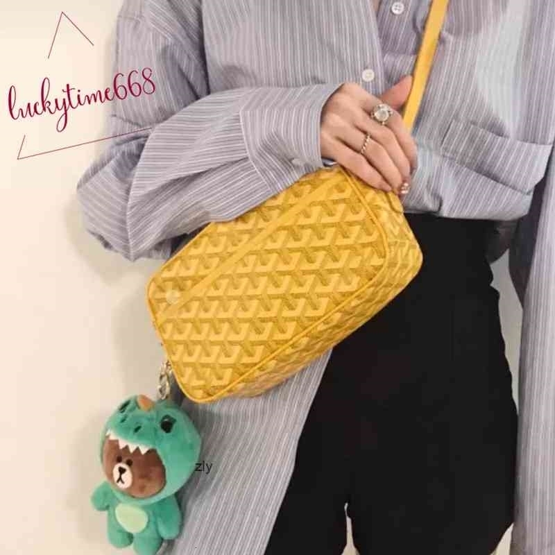 Design luxury handbag hangbagWu goyar camera Yifan the same type of cowhide one cross carrying small square men's dog tooth women's bag zlyU
Design luxury handbag hangbagWu goyar camera Yifan the same type of cowhide one cross carrying small square men's dog tooth women's bag zlyU