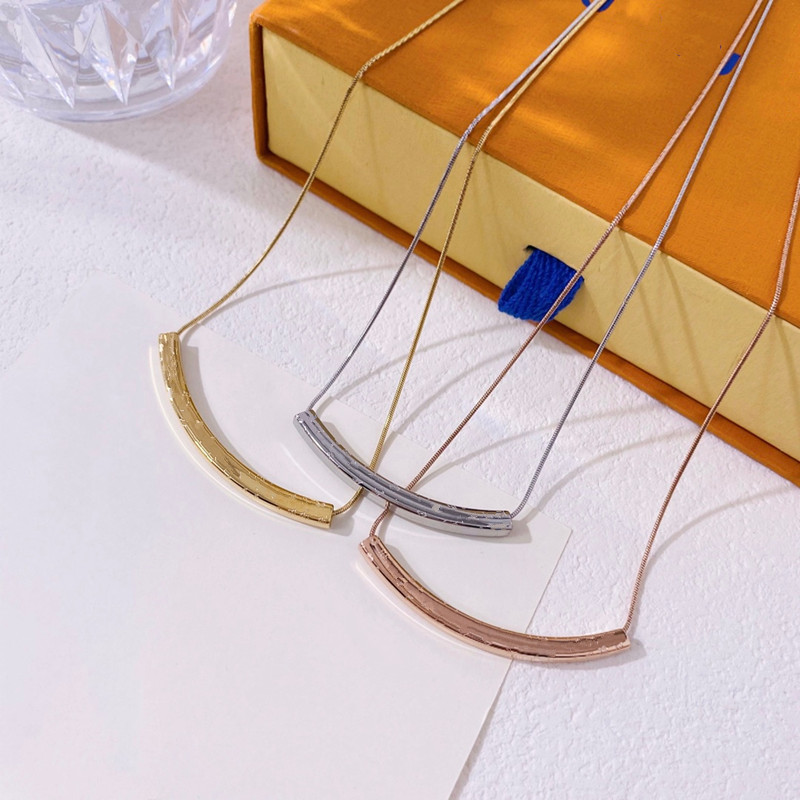 Classic Designer Titanium Steel Snake Chain Choker Necklaces For Women Good Quality Ladies 18K gold Plated Smile style Pendent Necklace Jewelry, Golden;silver
Classic Designer Titanium Steel Snake Chain Choker Necklaces For Women Good Quality Ladies 18K gold Plated Smile style Pendent Necklace Jewelry, Golden;silver