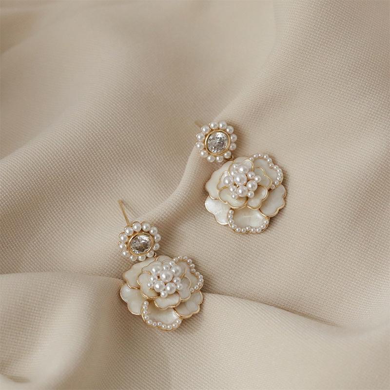 Hoop & Huggie 2021 French Pearl Camellia Women's Earrings Temperament, Elegant And Fashionable Summer Jewelry Wholesale
Hoop & Huggie 2021 French Pearl Camellia Women's Earrings Temperament, Elegant And Fashionable Summer Jewelry Wholesale