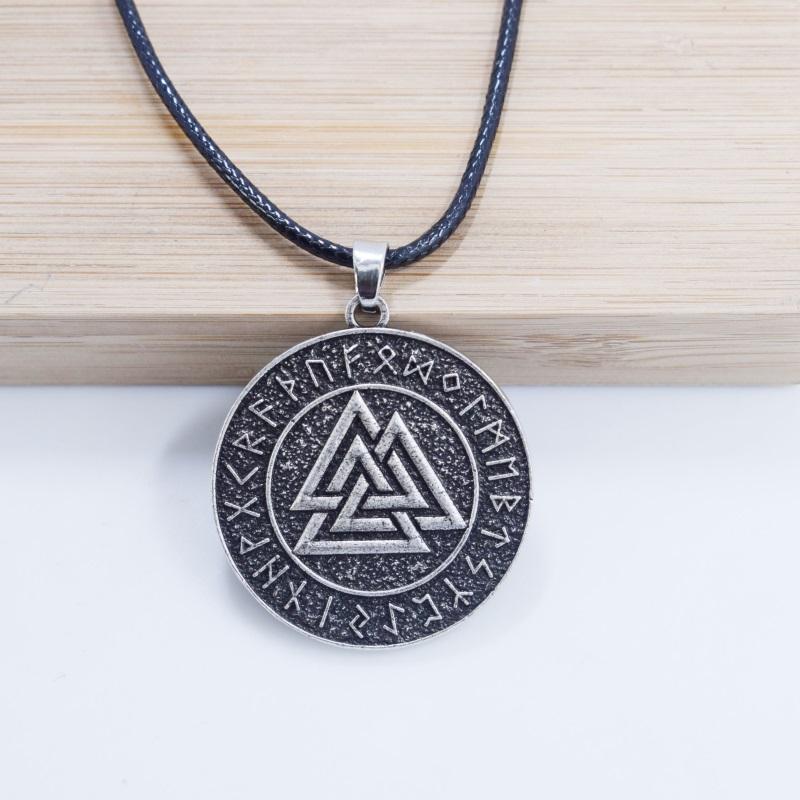 Pendant Necklaces 12pcs Double-sided Magical Triangle Wolf In Runic Circle Necklace Viking Norse Rune Amulet Jewelry
Pendant Necklaces 12pcs Double-sided Magical Triangle Wolf In Runic Circle Necklace Viking Norse Rune Amulet Jewelry