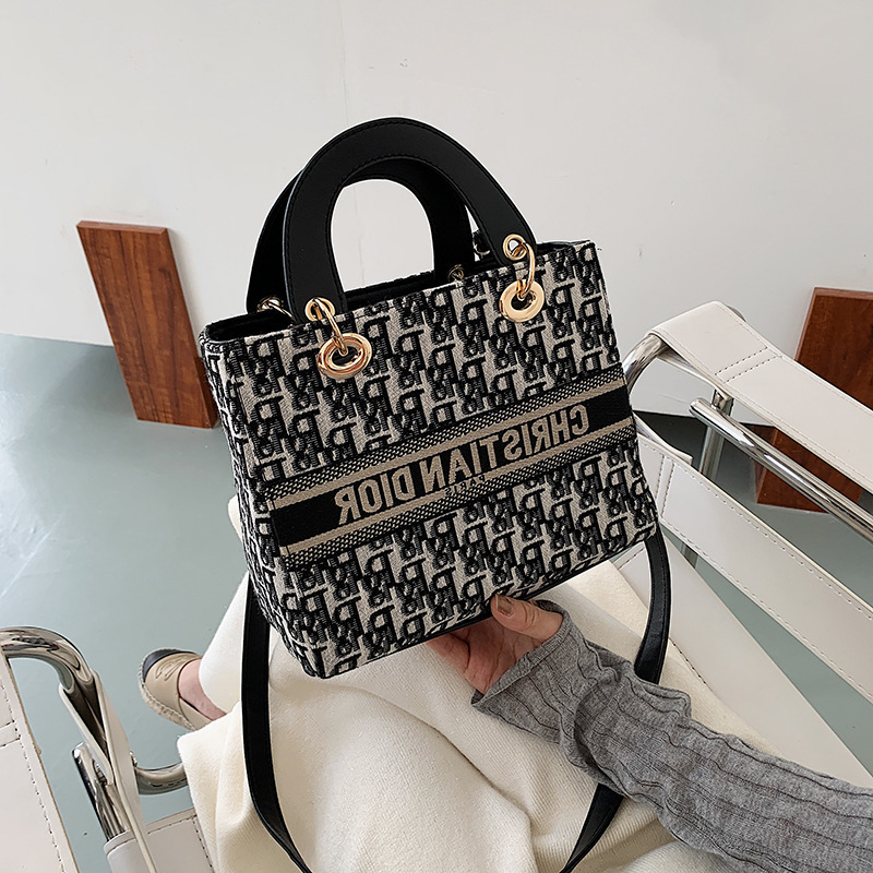 style handbag women's 2020 foreign new fashion diana bag net red 100 da single shoulder messenger
style handbag women's 2020 foreign new fashion diana bag net red 100 da single shoulder messenger