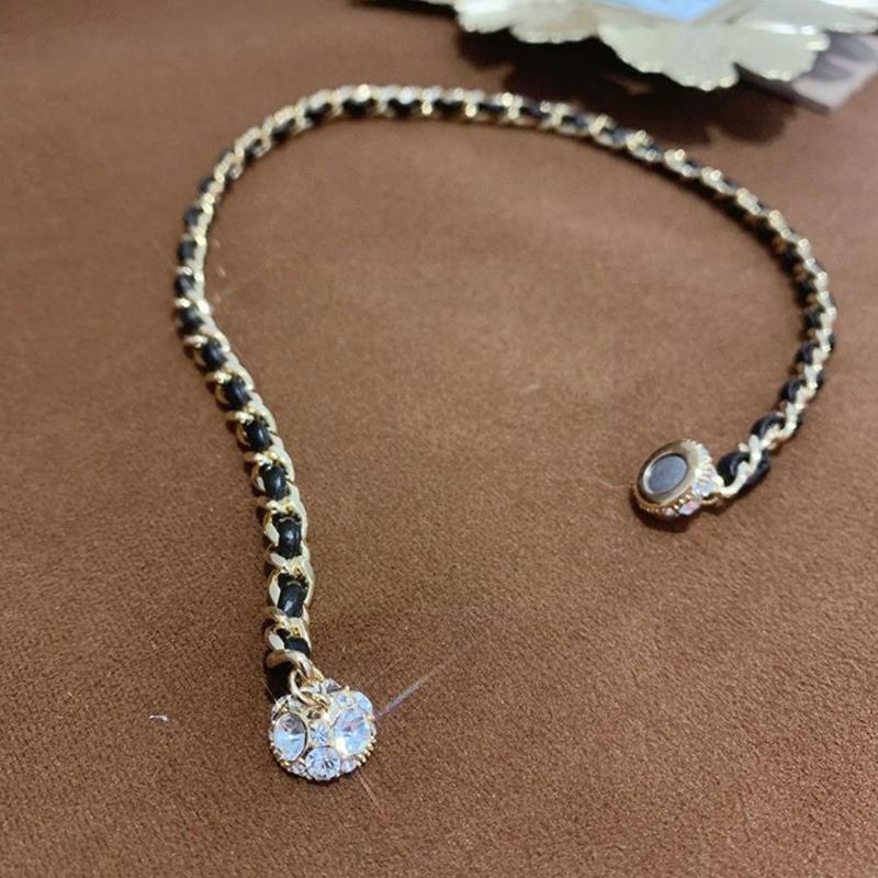 Chokers Punk Magnetic Clasp Necklace Shiny Rhinestone Buckle Woven Pu Leather Clavicle Chain For Women Party Jewe F3G2
Chokers Punk Magnetic Clasp Necklace Shiny Rhinestone Buckle Woven Pu Leather Clavicle Chain For Women Party Jewe F3G2