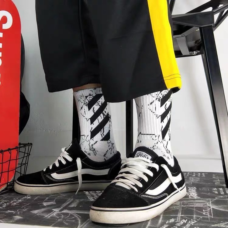 brand ow Chao crackle yuan Sufeng Street skateboard basketball sport Stripe Men's and women's cotton socks, Black;white
brand ow Chao crackle yuan Sufeng Street skateboard basketball sport Stripe Men's and women's cotton socks, Black;white