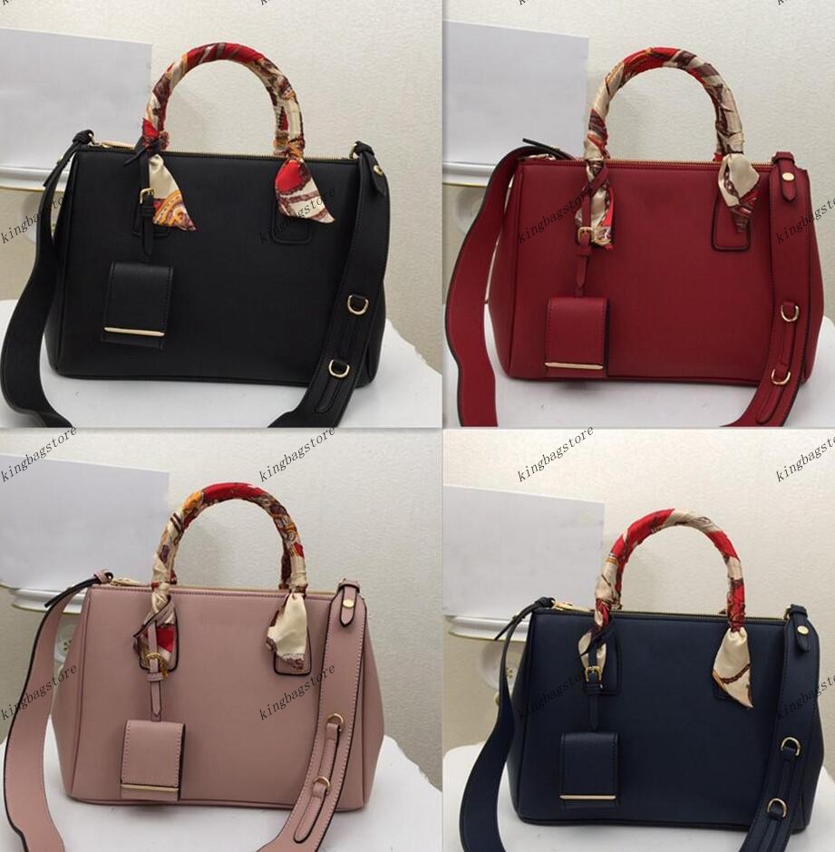 Luxurys Designers Bags Handbags Shoulder Leather material genuine lychee grain cowhide double zipper handbag high quality ladies sweet unique
Luxurys Designers Bags Handbags Shoulder Leather material genuine lychee grain cowhide double zipper handbag high quality ladies sweet unique