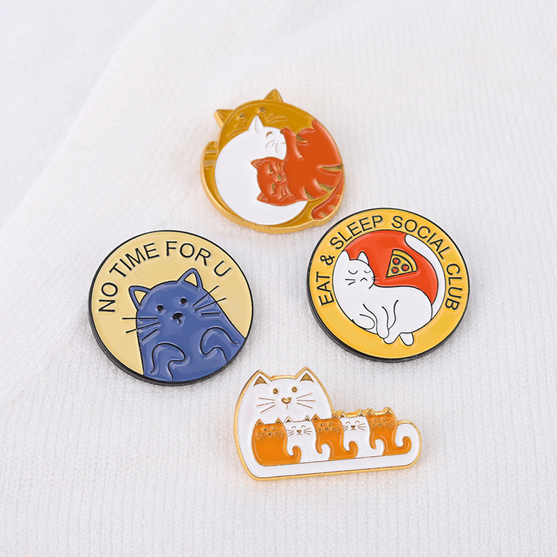 Cartoon Animal Series Cat Brooches Circle Letter Anti-light Buckle Pins Unisex Clothes Cowboy Collar Backpack Badge Jewelry Accessories Wholesale