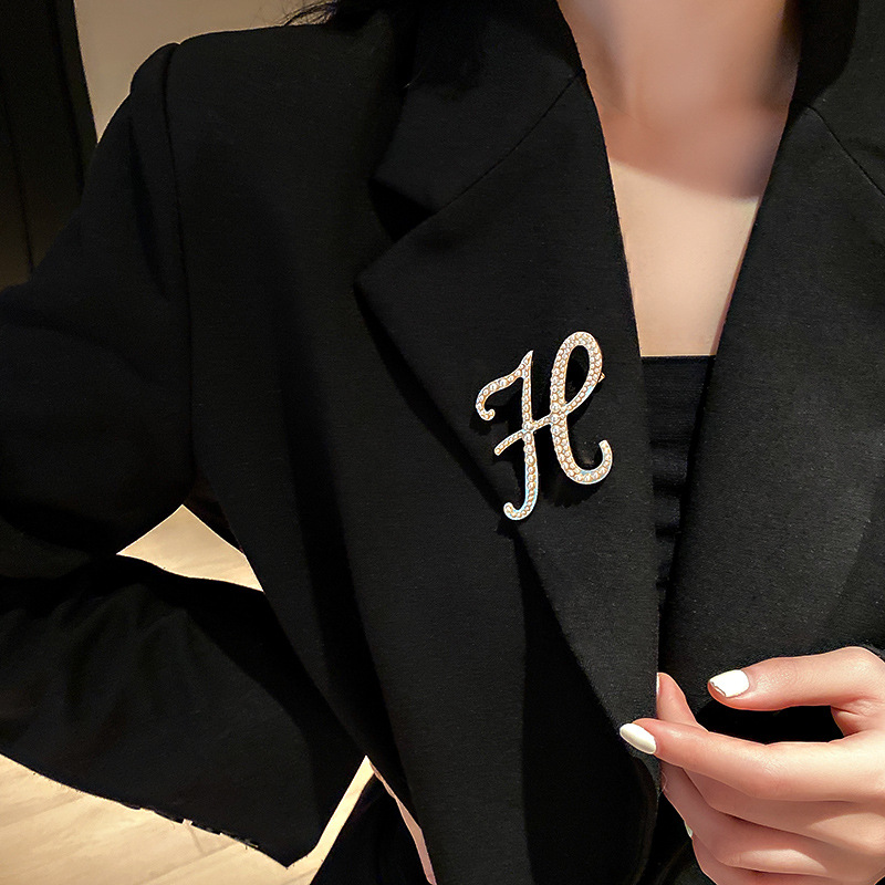 Designer Brooches high quality Pearl letter Brooch Valentine039s Day gift LC2