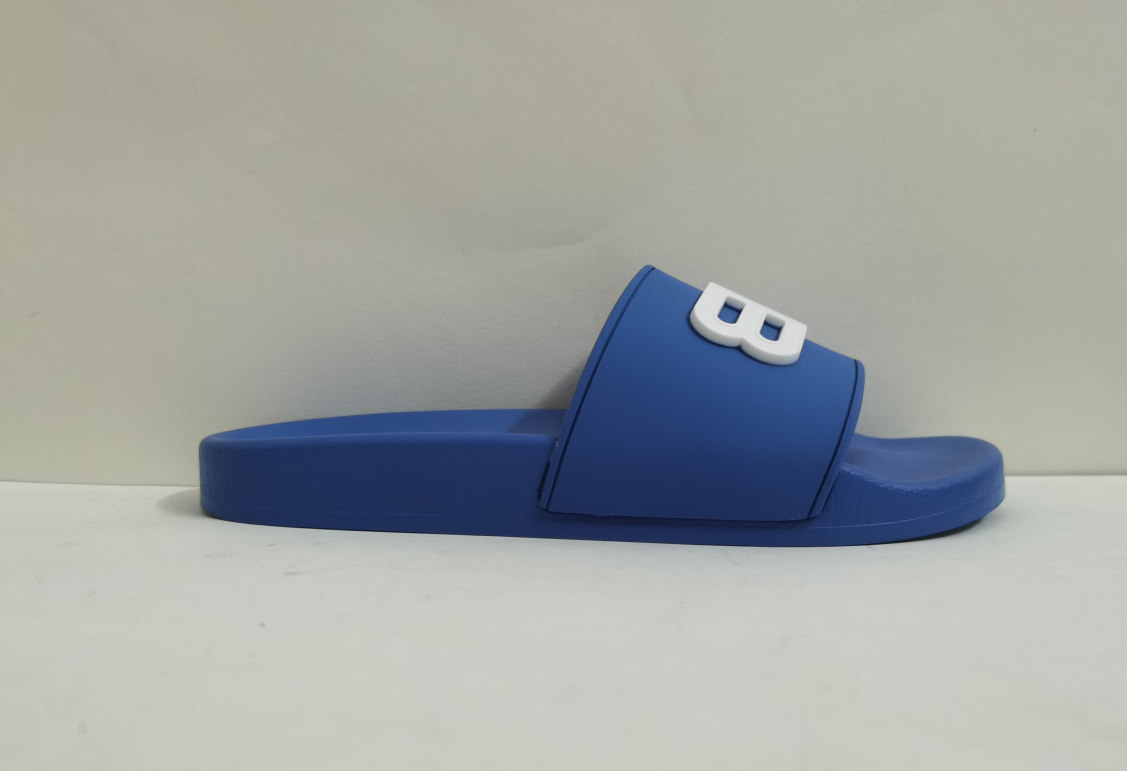 2021 Luxury Design Slippers Summer Men Women Sandals for Beach Indoor Flat Bottom Ladies Fashion Classic Shoes Size 35-46 With Box and Storage Bag, 14
2021 Luxury Design Slippers Summer Men Women Sandals for Beach Indoor Flat Bottom Ladies Fashion Classic Shoes Size 35-46 With Box and Storage Bag, 14