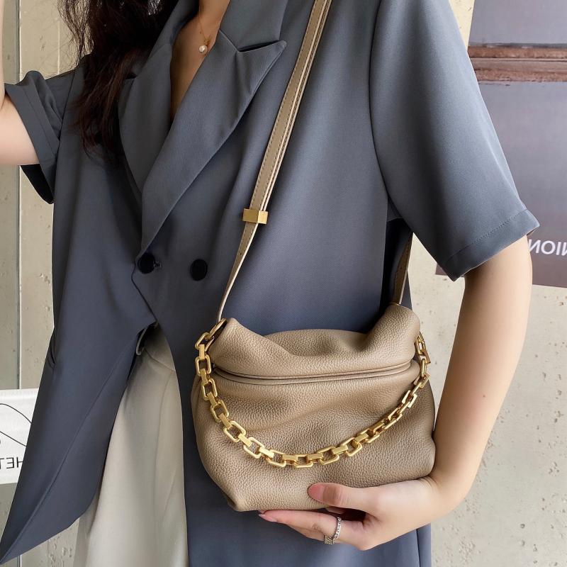 Niche Design Bag 2021 Trendy Chain Fold Dumpling Leather Shoulder Messenger Totes, Black
Niche Design Bag 2021 Trendy Chain Fold Dumpling Leather Shoulder Messenger Totes, Black