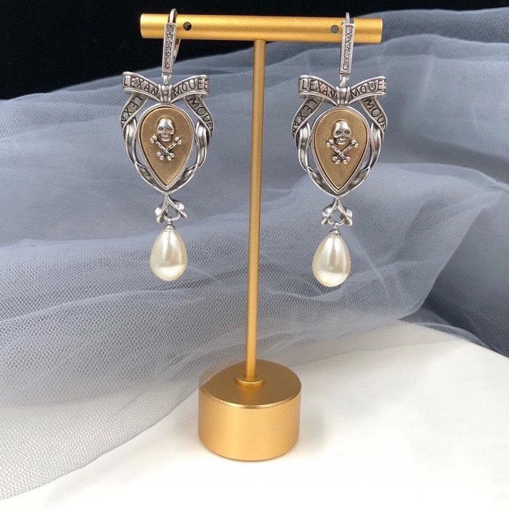 MC Dangle & Chandelier QUEEN dark Gothic style design sense special Baroque skeleton drop pearl earring clip, Silver
MC Dangle & Chandelier QUEEN dark Gothic style design sense special Baroque skeleton drop pearl earring clip, Silver