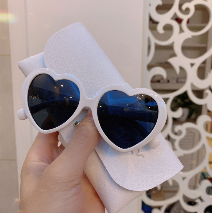 Sunglasses for Child Heart-Shape Frame Cute Wild Outdoor Travel Anti-Uv Eyeglasses Trendy Kids Glasses Wholesale Z260305
