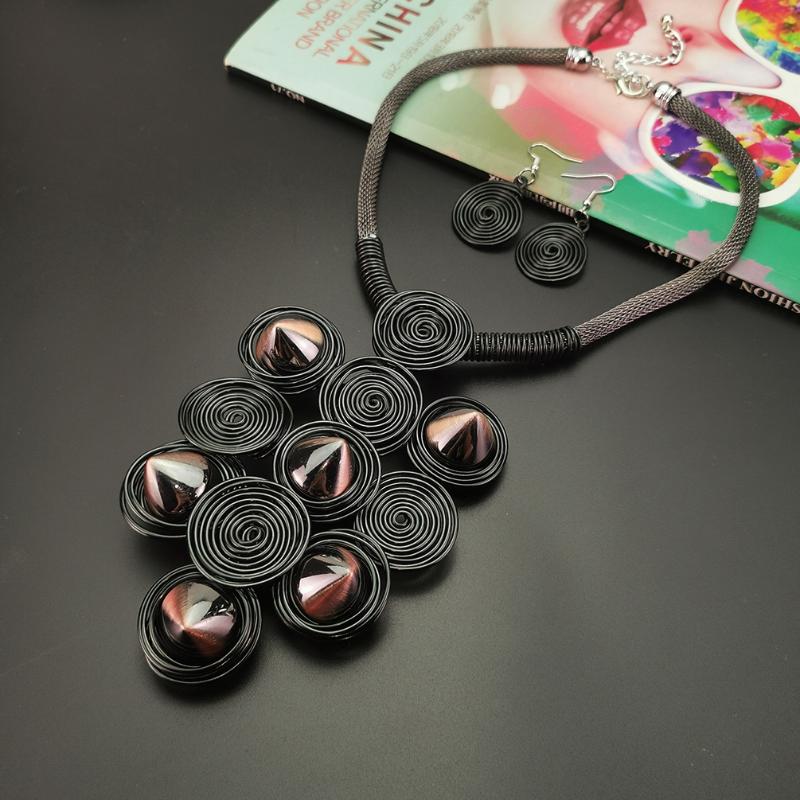 Earrings & Necklace Metallic Earring Pendant Set Statement Retro Big Rivets For Women Fashion Jewelry 2022, Silver
Earrings & Necklace Metallic Earring Pendant Set Statement Retro Big Rivets For Women Fashion Jewelry 2022, Silver