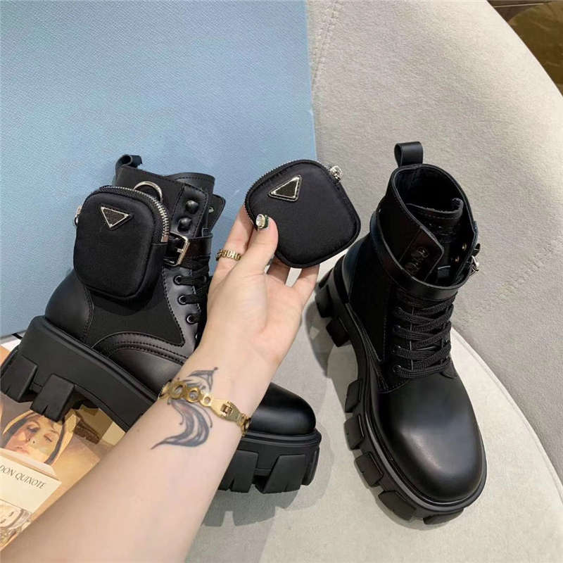 Designers Women Boots High Quality Letter Printing Logo Chunky Heel Shoes Matte Bright Leather Classic Style Boots Small Pocket Ship With Box 35-40
Designers Women Boots High Quality Letter Printing Logo Chunky Heel Shoes Matte Bright Leather Classic Style Boots Small Pocket Ship With Box 35-40