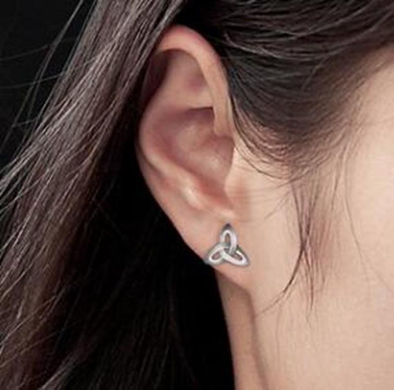Stud Creative Exquisite Simple Style Celtic Knot Metal Earrings Ladies Fashion Charm Jewelry Gifts
Stud Creative Exquisite Simple Style Celtic Knot Metal Earrings Ladies Fashion Charm Jewelry Gifts