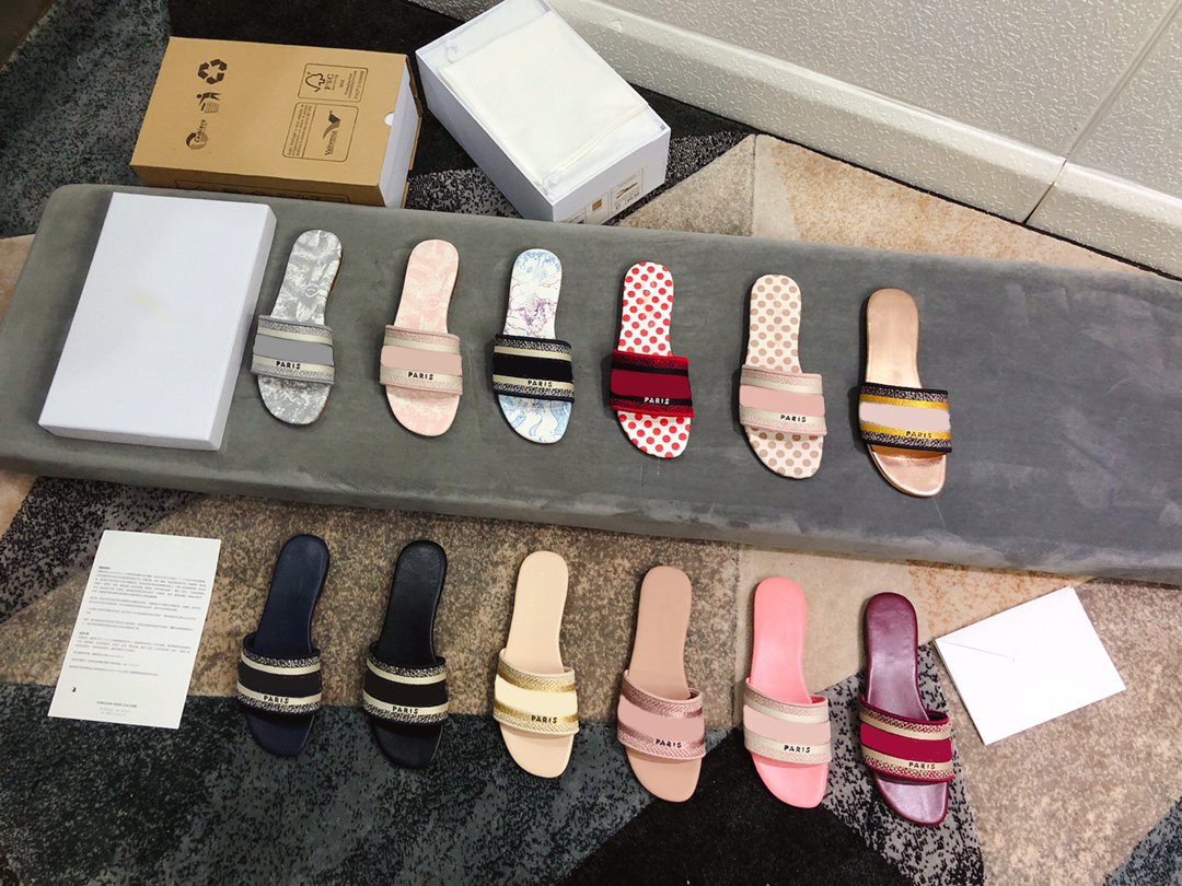 2021 TOP Fashion Authentic women Sandals Slippers summer Scuffs beach indoor Flat shoes Designer Classic Womans Sandal Shoe Embroidery With, Black
2021 TOP Fashion Authentic women Sandals Slippers summer Scuffs beach indoor Flat shoes Designer Classic Womans Sandal Shoe Embroidery With, Black