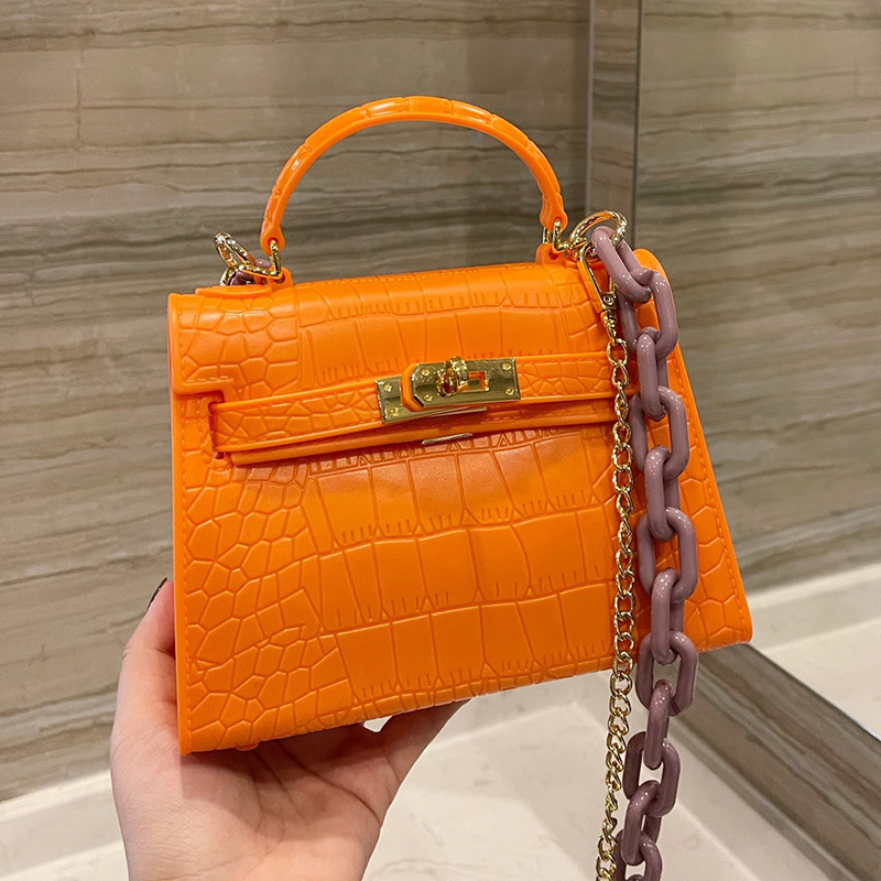 Womens Fashion Jelly Bags Mini Icon Handle Totes Matelasse Chains Crocodile Pattern Candy Chain Crossbody Shoulder Vanity Flap Bag Desinger
Womens Fashion Jelly Bags Mini Icon Handle Totes Matelasse Chains Crocodile Pattern Candy Chain Crossbody Shoulder Vanity Flap Bag Desinger