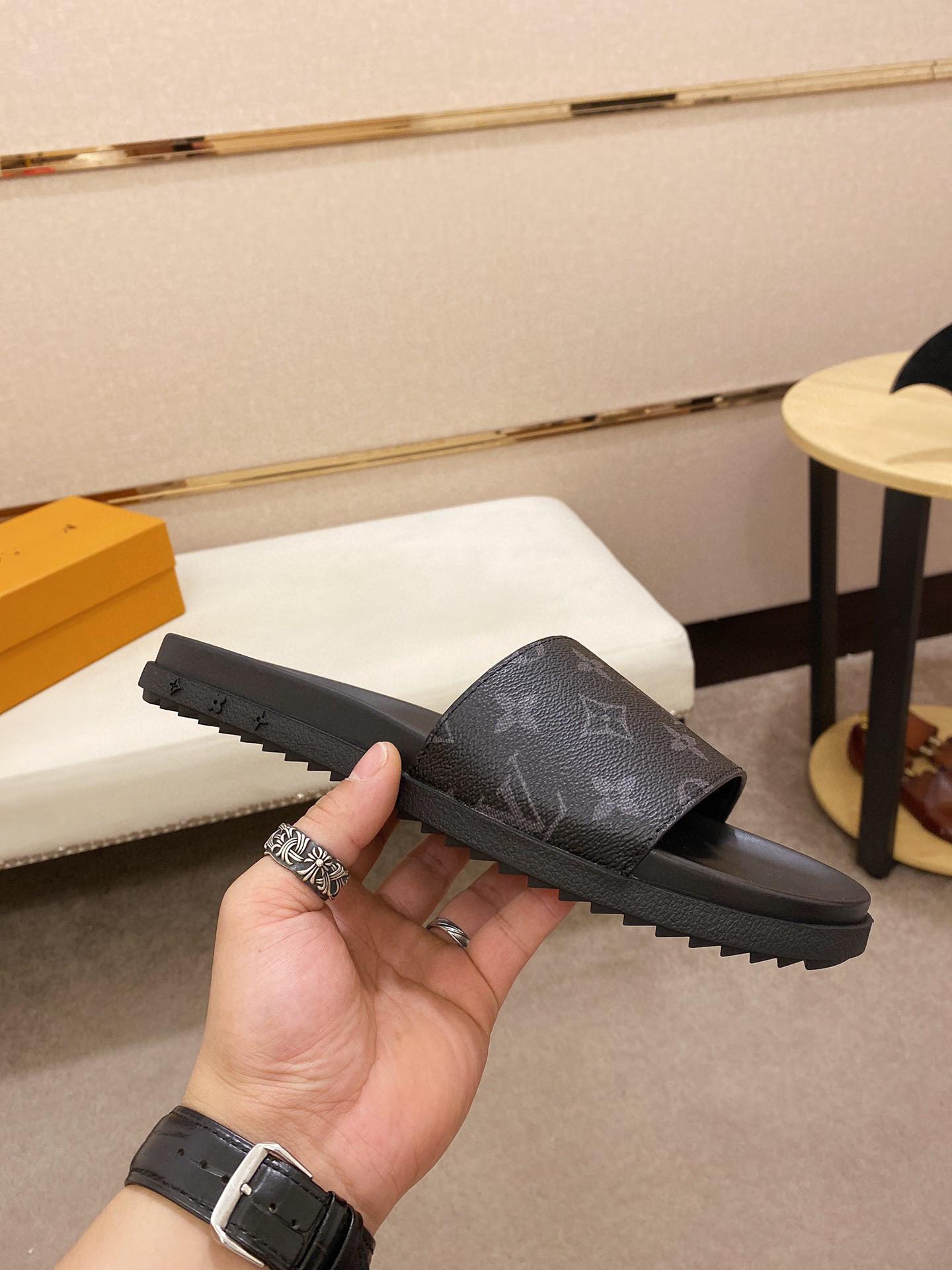 Summer Fashion Flip Flops Men Genuine Leather Slippers Outdoor Beach Slides Men's Shoes Casual Luxury Brands Sandals sandles, #08
Summer Fashion Flip Flops Men Genuine Leather Slippers Outdoor Beach Slides Men's Shoes Casual Luxury Brands Sandals sandles, #08