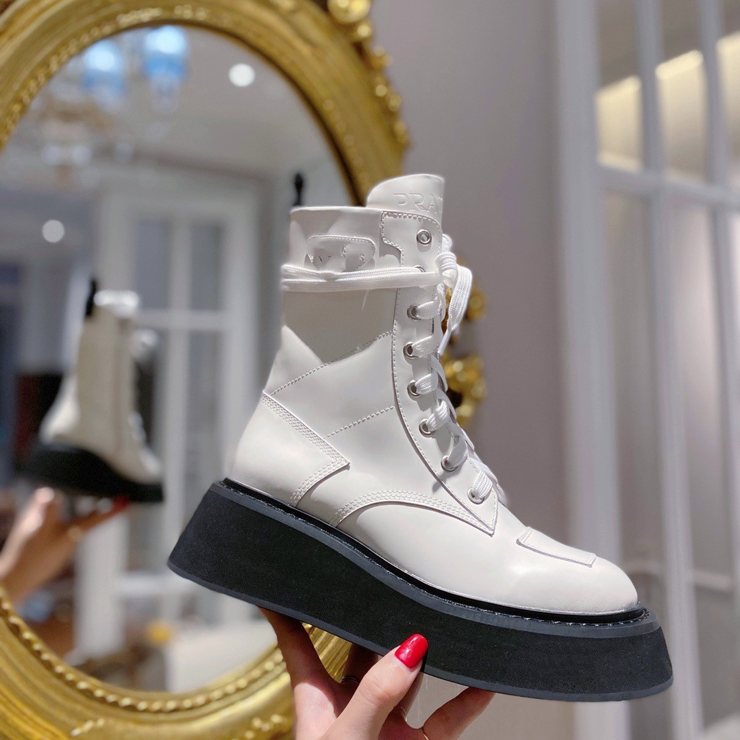Top quality latest women's designer boots with thick soles and side zips Cool motorcycle booties 100% genuine leather with standard ankle boot Shoes box
Top quality latest women's designer boots with thick soles and side zips Cool motorcycle booties 100% genuine leather with standard ankle boot Shoes box