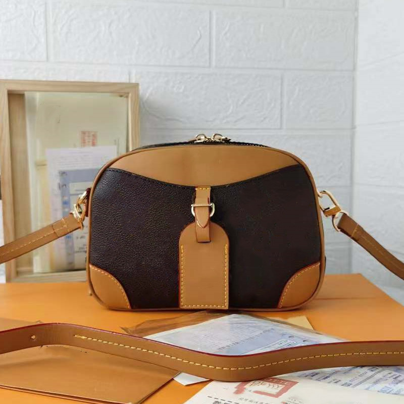 Luxurys Designer women crossbody shoulder bag chain bags good quality leather purses ladies High capacity handbag
Luxurys Designer women crossbody shoulder bag chain bags good quality leather purses ladies High capacity handbag