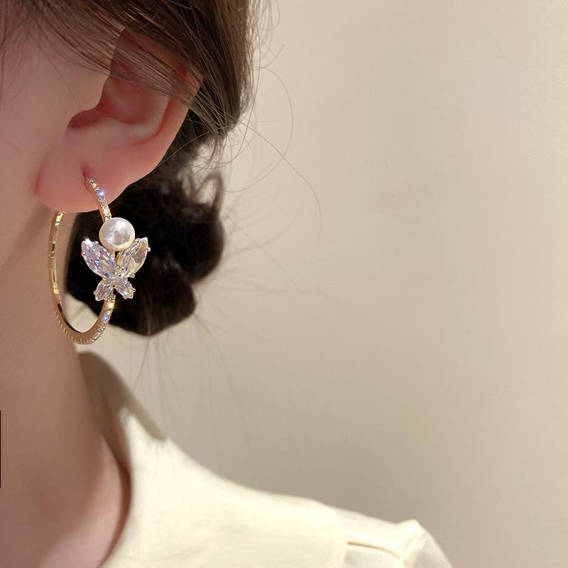 Full Rhinestone Hoop Earring Luxury Simple Fashion Geometric Crystal Butterfly For Women Korean Design Jewelry & Huggie
Full Rhinestone Hoop Earring Luxury Simple Fashion Geometric Crystal Butterfly For Women Korean Design Jewelry & Huggie