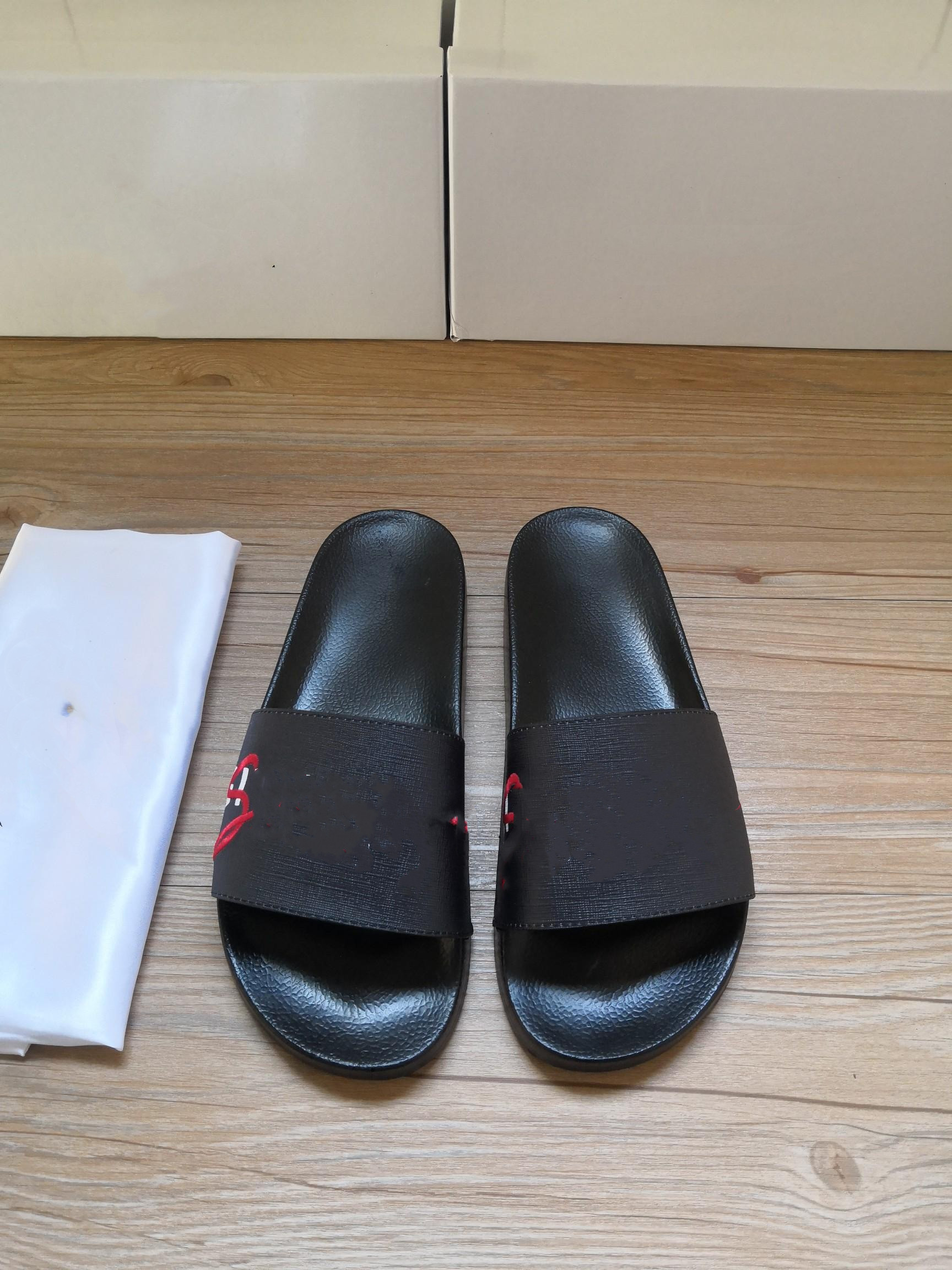 2021 Designer Men Women Sandals blue green red flower animals snake Summer sandals Slide Fashion Flip Flops Wide Flat Slippery Slipper box hy0508, 05
2021 Designer Men Women Sandals blue green red flower animals snake Summer sandals Slide Fashion Flip Flops Wide Flat Slippery Slipper box hy0508, 05