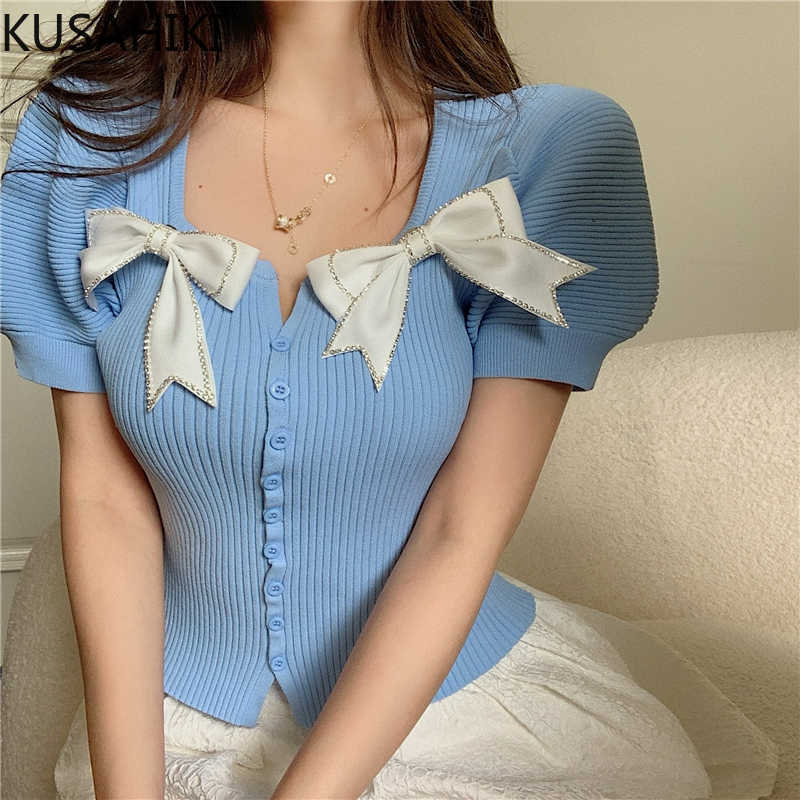 Korean Square Collar Knitted Cardigan Tops Diamonds Bowknot Puff Short Sleeve Knitwear Summer Slim Jumper 6G687 210603, Blue
Korean Square Collar Knitted Cardigan Tops Diamonds Bowknot Puff Short Sleeve Knitwear Summer Slim Jumper 6G687 210603, Blue