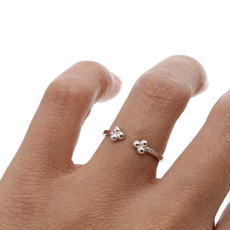 Cluster Rings 2021 High Quality 925 Sterling Silver Simple Design Three Tiny Dots Open Finger Adjust Women Girls Delicate Jewelry Gift
Cluster Rings 2021 High Quality 925 Sterling Silver Simple Design Three Tiny Dots Open Finger Adjust Women Girls Delicate Jewelry Gift