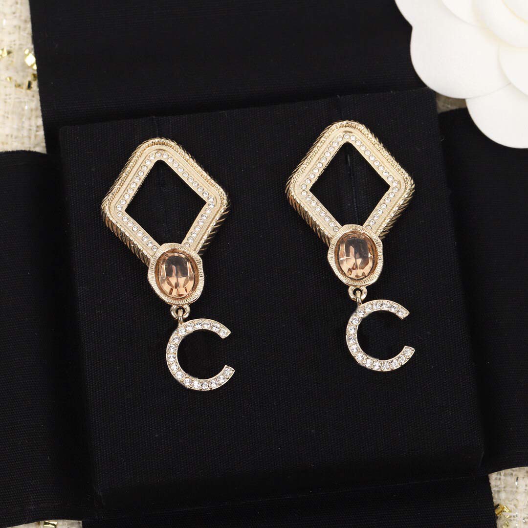 Top quality drop earring with diamond and crystal beads square shape design for women wedding jewelry gift have velet box stamp PS3980
Top quality drop earring with diamond and crystal beads square shape design for women wedding jewelry gift have velet box stamp PS3980