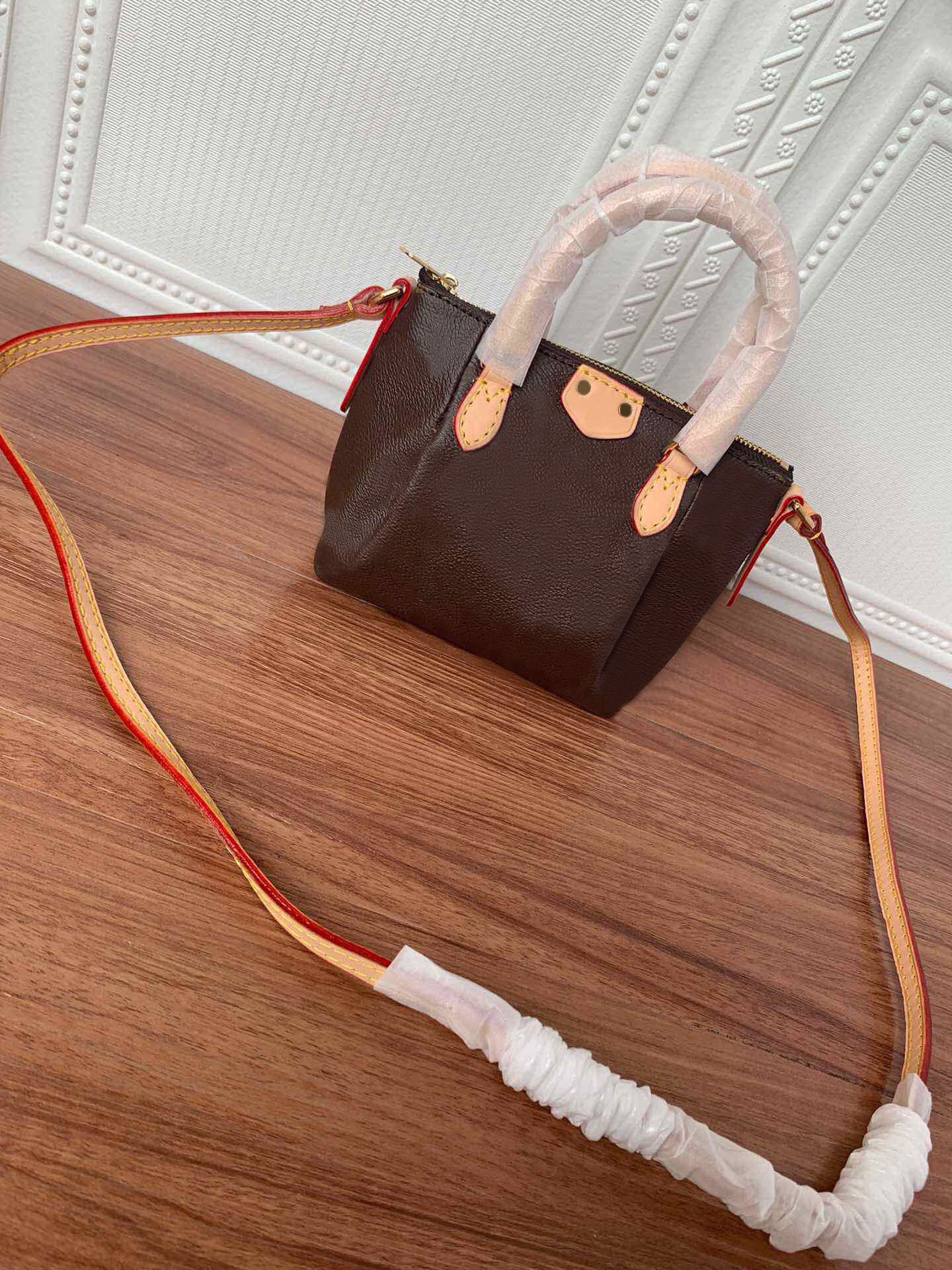 Classic high-end designer shoulder bag handbag purse ladies mini handbags cosmetic messenger bags #61253, Brown#61253
Classic high-end designer shoulder bag handbag purse ladies mini handbags cosmetic messenger bags #61253, Brown#61253