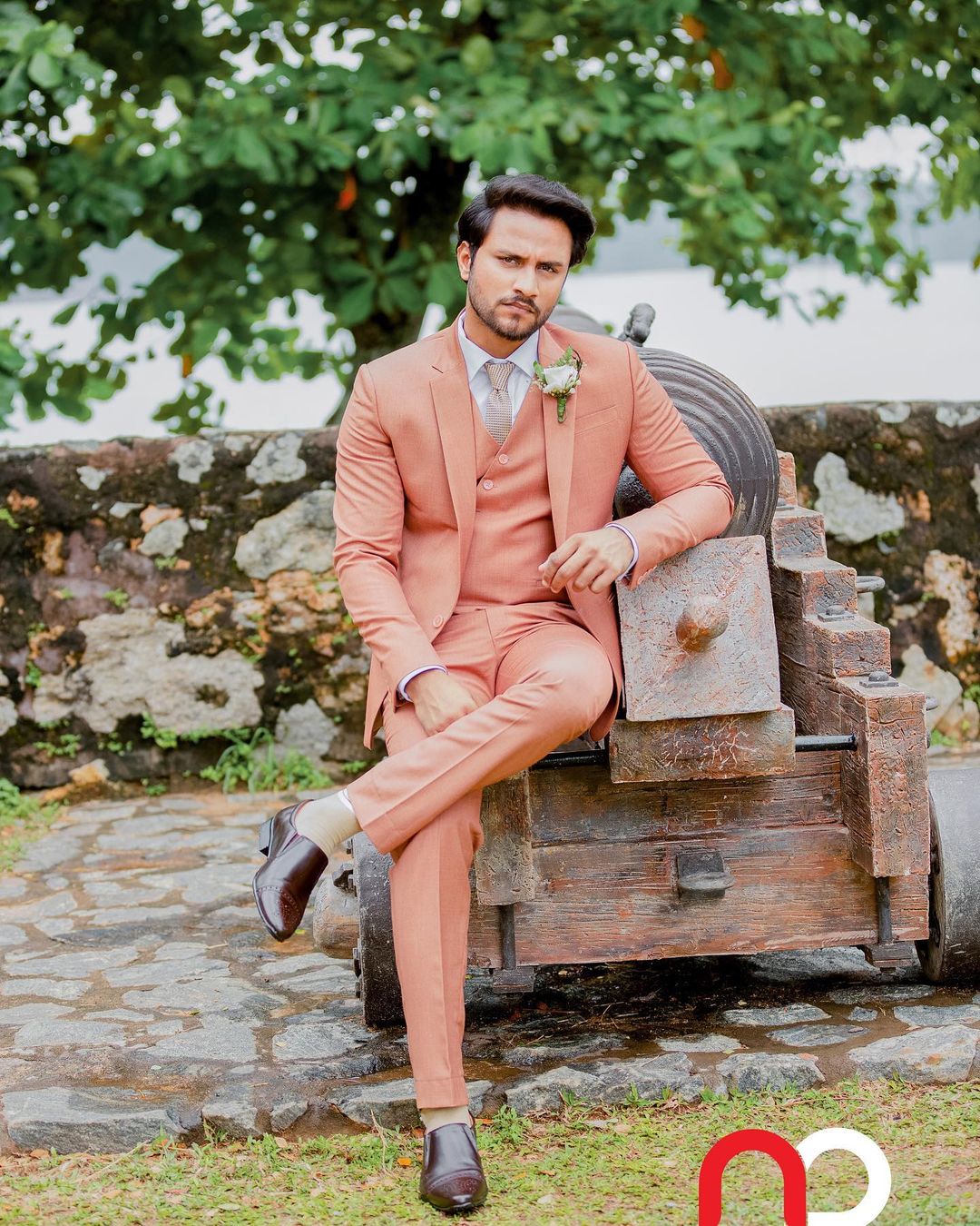 Handsome Wedding Suits Three-Pieces Jacket Vest And Pants Tuxedo Shawl Lapel Slim Formal Party Dance Suit Custom