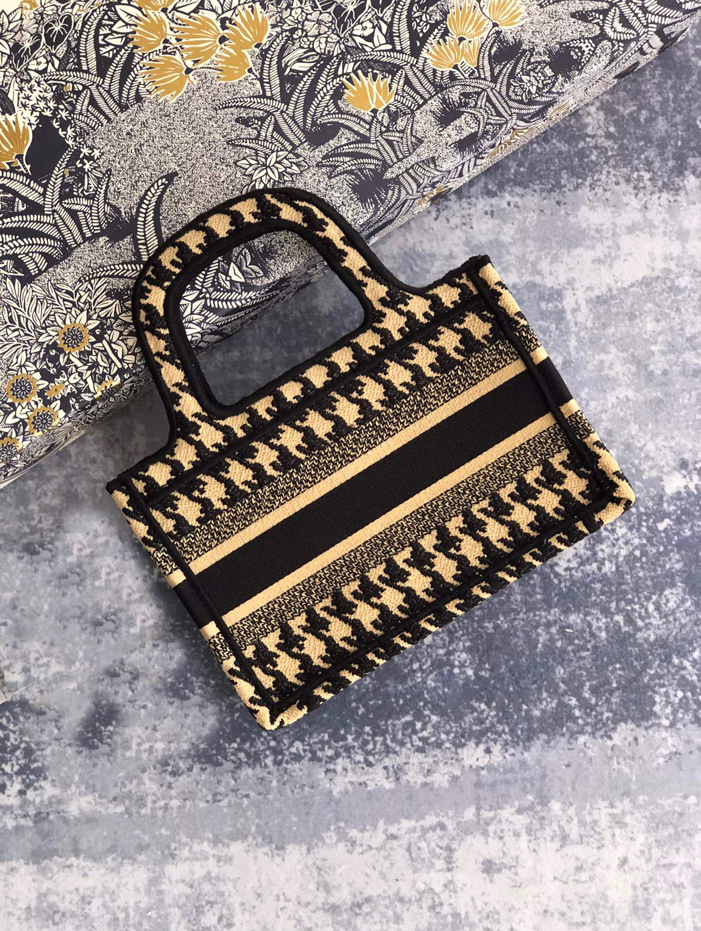 2021 newly upgraded top quality mini women's shopping bag 1:1, essential for celebrities, classic handbag fashion business and leisure style
2021 newly upgraded top quality mini women's shopping bag 1:1, essential for celebrities, classic handbag fashion business and leisure style