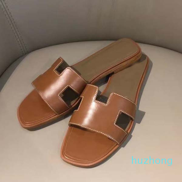 New Woman Slipper Designer Slipper Superior Quality Genuine Leather Fashion Casual Slipper Sandy Flip Flops Size 34-43 With box, 3#
New Woman Slipper Designer Slipper Superior Quality Genuine Leather Fashion Casual Slipper Sandy Flip Flops Size 34-43 With box, 3#