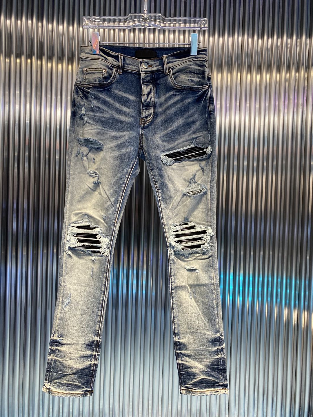 European and American men's jeans spring summer new washed worn knee-hole patch slim feet leather tide, Blue
European and American men's jeans spring summer new washed worn knee-hole patch slim feet leather tide, Blue