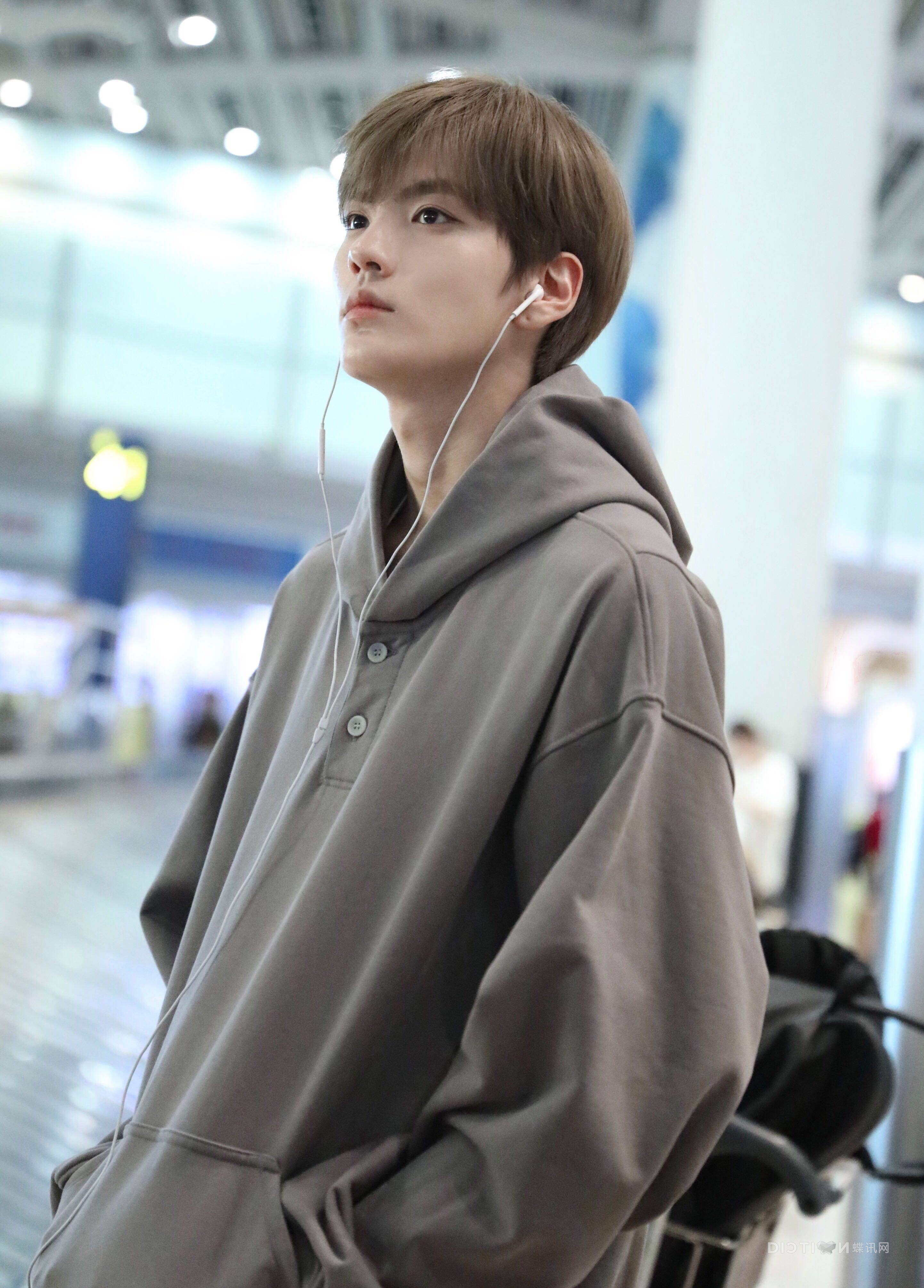 Fear of god fashion Mens casual Solid color hoodies men women High street essentials Buttons streetwear coats outerwear loose sweatshirts, Black
Fear of god fashion Mens casual Solid color hoodies men women High street essentials Buttons streetwear coats outerwear loose sweatshirts, Black