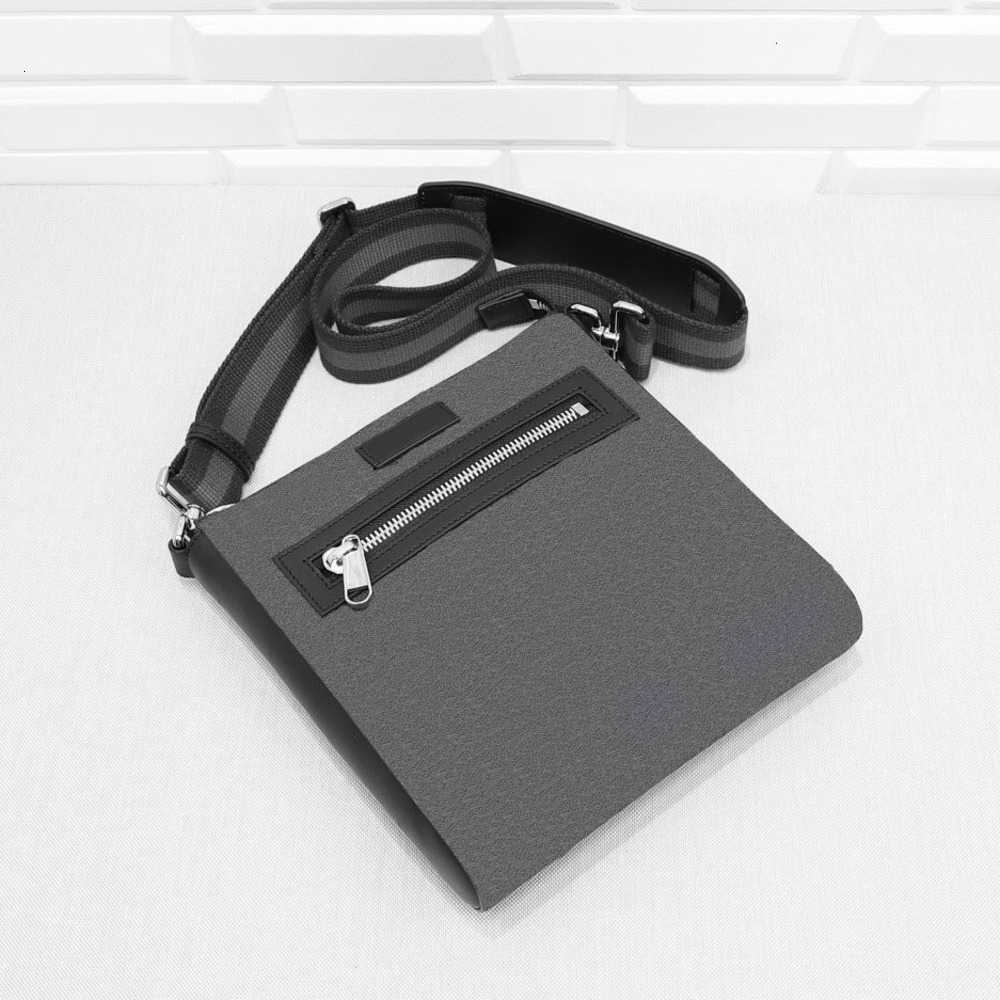 Classic fashion style Messenger Bags with SERIES CODE, the choice for going out, size: 21 * 23 4.5 cm,
Classic fashion style Messenger Bags with SERIES CODE, the choice for going out, size: 21 * 23 4.5 cm,