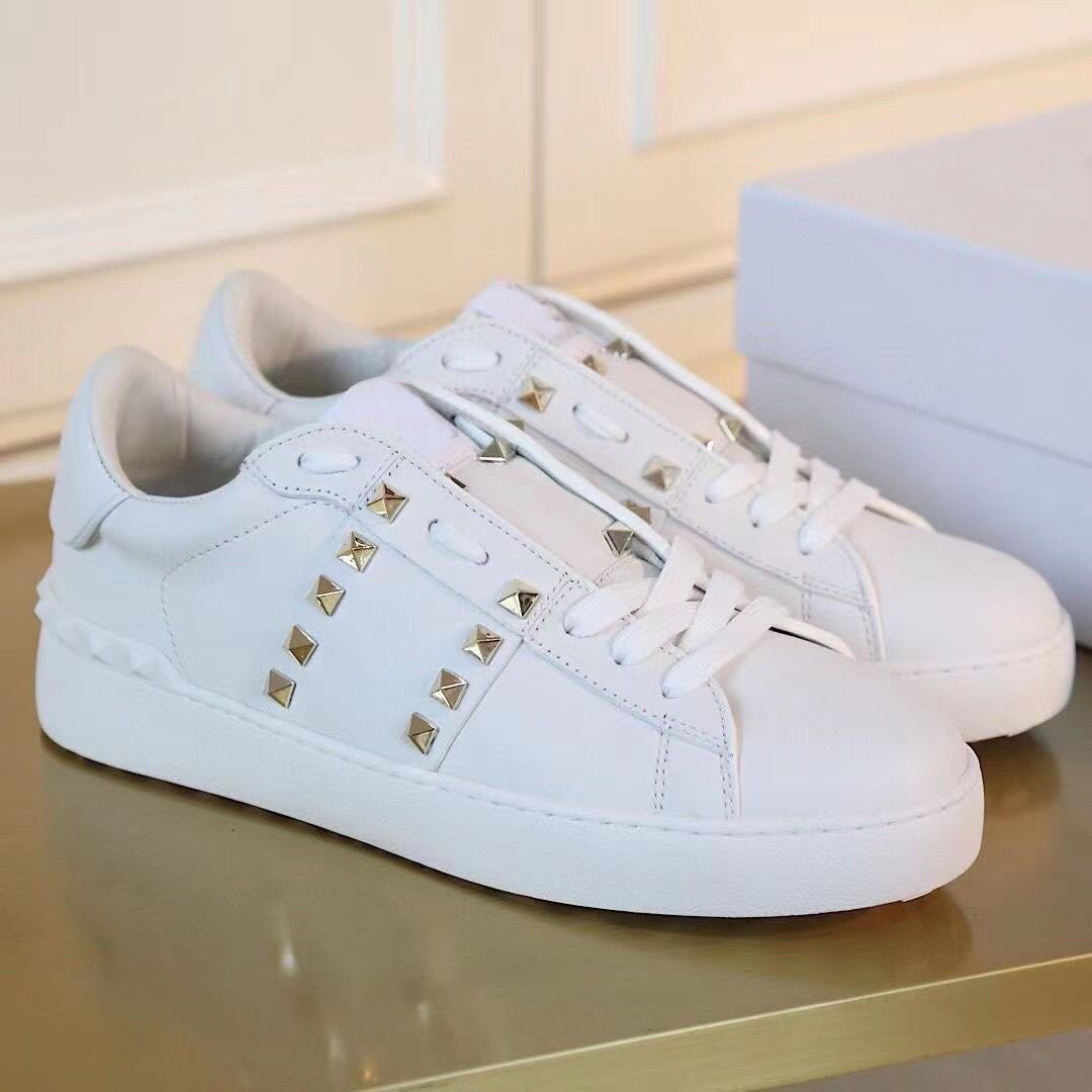 Luxury Designer Rock Studs Open Untitled Sneaker Shoes Calfskin Leather Casual Walking RockRunner Women,Men Couple Sports EU35-46 With Box, Black
Luxury Designer Rock Studs Open Untitled Sneaker Shoes Calfskin Leather Casual Walking RockRunner Women,Men Couple Sports EU35-46 With Box, Black