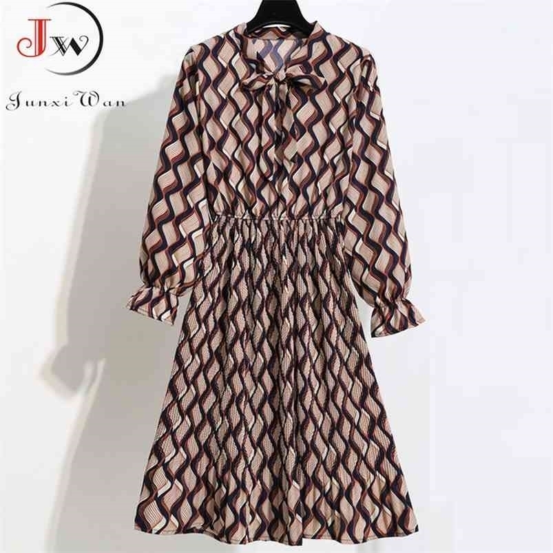 Women Casual Autumn Winter Dress Long Sleeve Bow Collar Lady Korean Style Vintage Floral Printed Chiffon Shirt Dresses 210701, 1255-009
Women Casual Autumn Winter Dress Long Sleeve Bow Collar Lady Korean Style Vintage Floral Printed Chiffon Shirt Dresses 210701, 1255-009