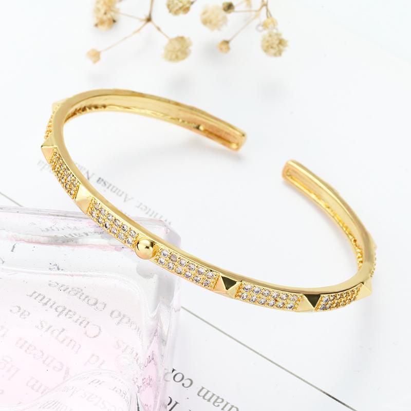 Bangle Daihe Classic Gold Plated Micro Inlay Zircon Open Bracelet Women Wedding Adjustable Copper Bangles Female Gift Jewelry
Bangle Daihe Classic Gold Plated Micro Inlay Zircon Open Bracelet Women Wedding Adjustable Copper Bangles Female Gift Jewelry