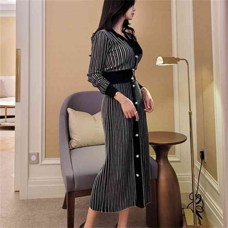 Korean Elegant Knitted Two Piece Set Outfits Women Spring Bow Cardigan+Single-breasted Long Skirt Ladies Fashion 210603, Picture color
Korean Elegant Knitted Two Piece Set Outfits Women Spring Bow Cardigan+Single-breasted Long Skirt Ladies Fashion 210603, Picture color