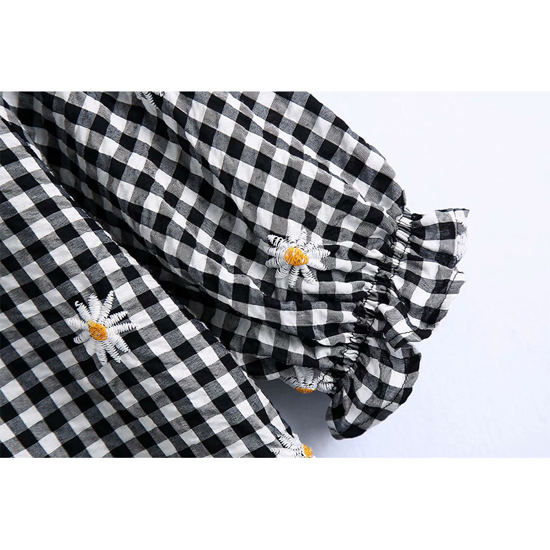 Women Plaid Dress Floral Embroidery Short Sleeve O-Neck Above Knee Dresses Chic Lady Casual Fashion Clothes 210517