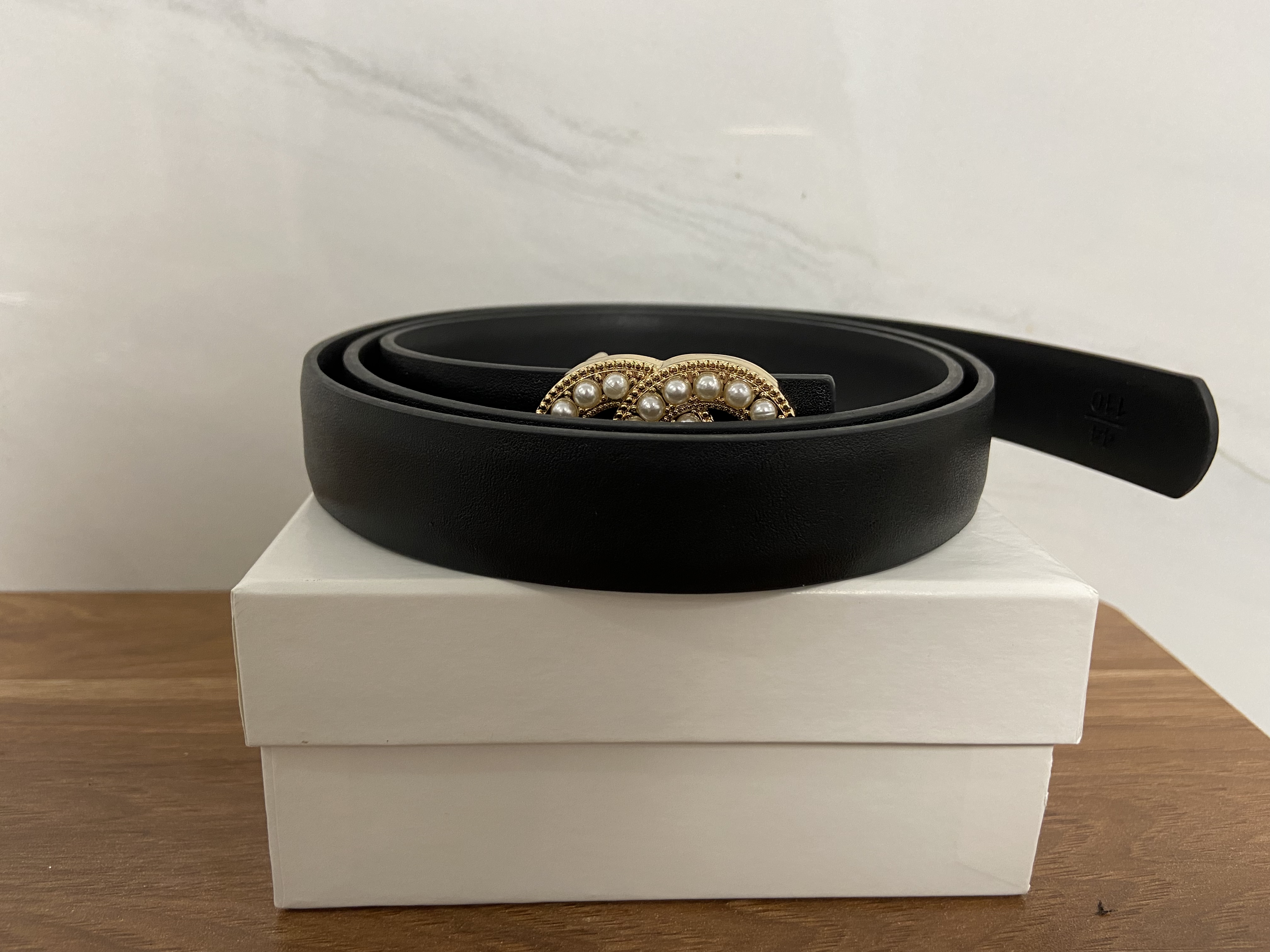 2021 classic Best-selling top 1 C belts wholesale high quality women belt pearl metal buckle for mens womes Width is 2.3cm with box
2021 classic Best-selling top 1 C belts wholesale high quality women belt pearl metal buckle for mens womes Width is 2.3cm with box